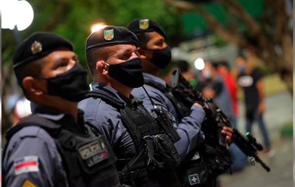 Polícia apreende submetralhadora, drogas e prende 17 pessoas, nas últimas 24h, no Amazonas