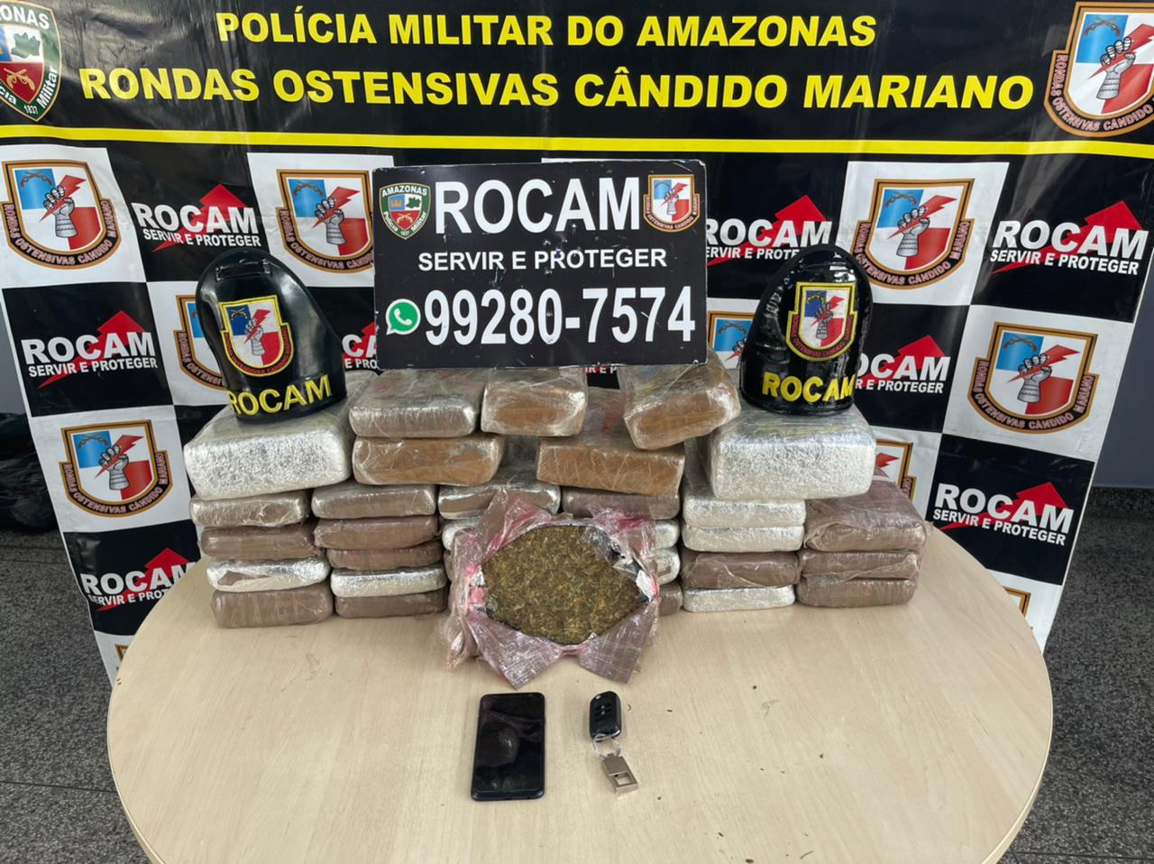 Dupla é presa com 38 kg de drogas em porto de Manaus 