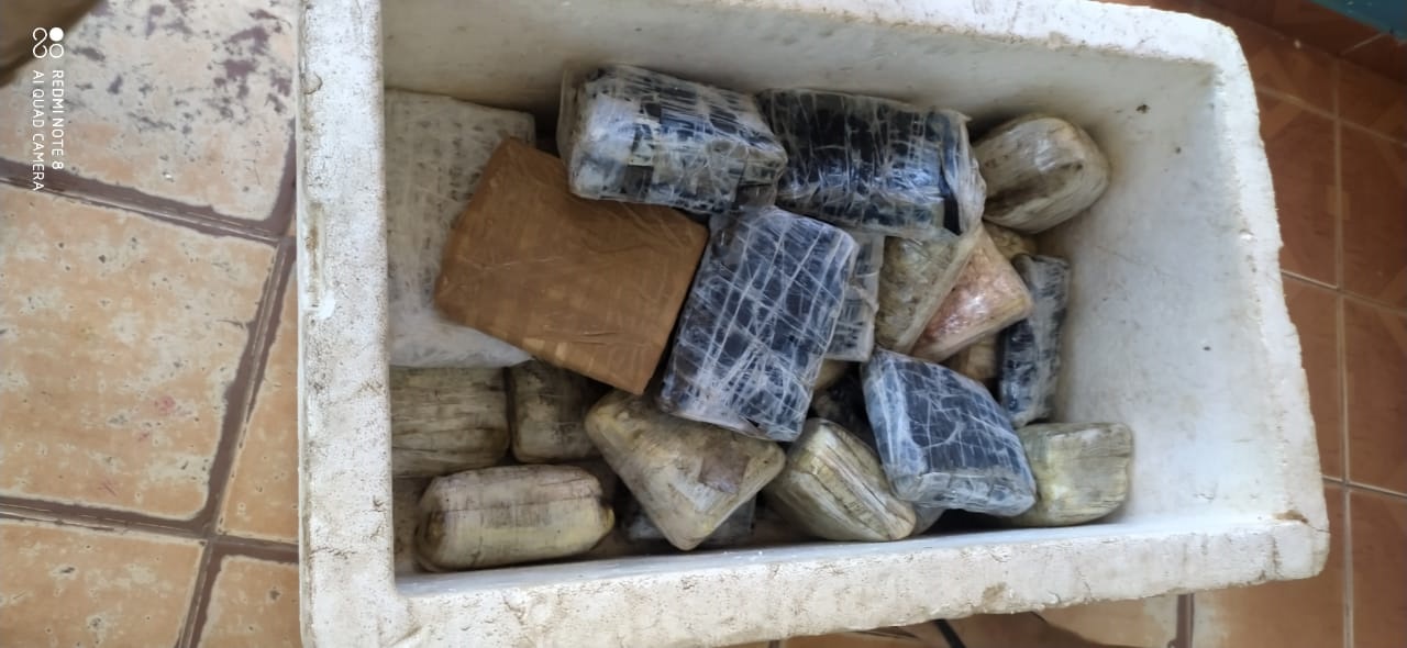 Homem é preso com 80kg de drogas escondidas em caixas de isopor no Amazonas