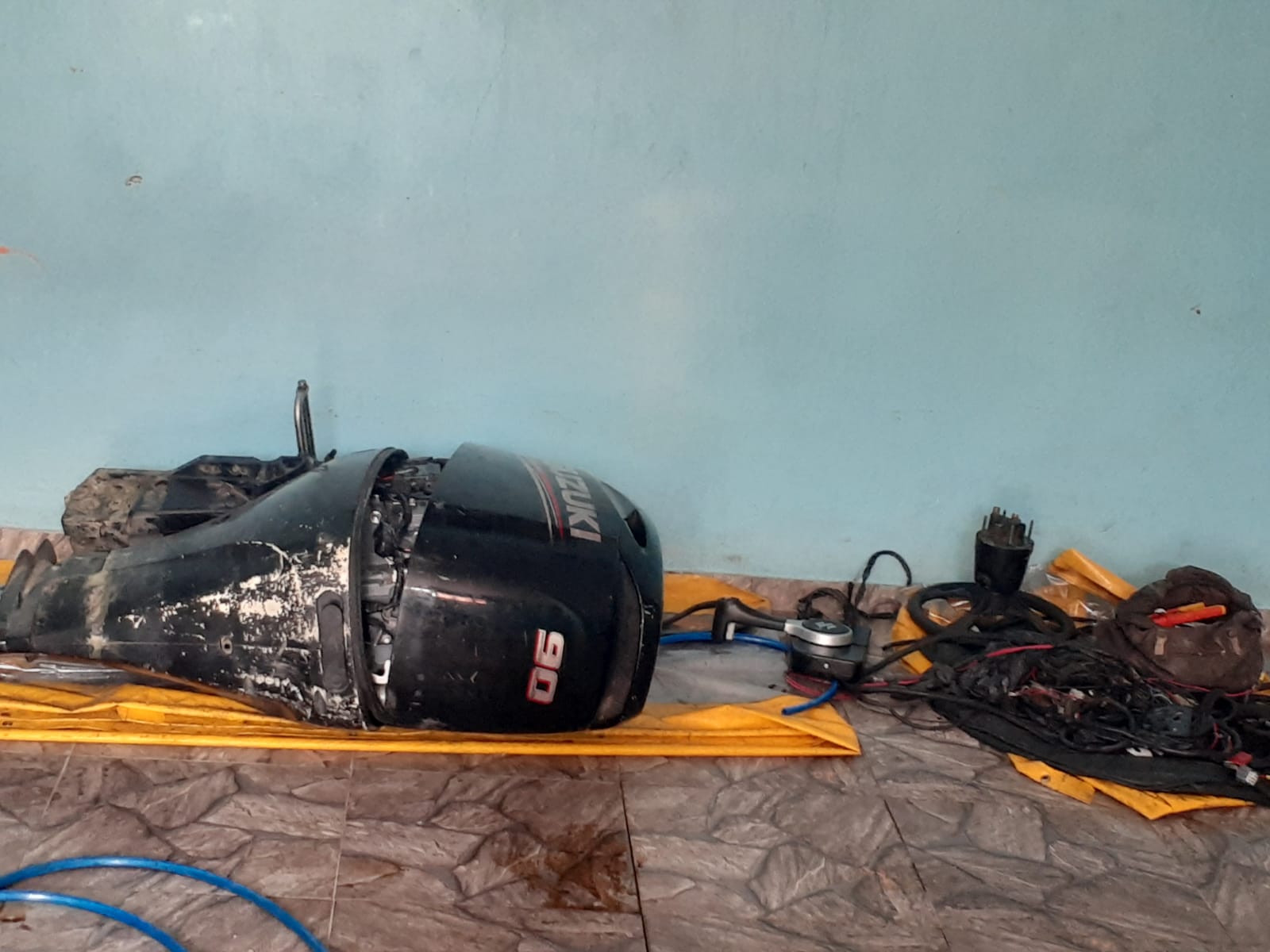 Lancha e motor roubados são recuperados em Manaus