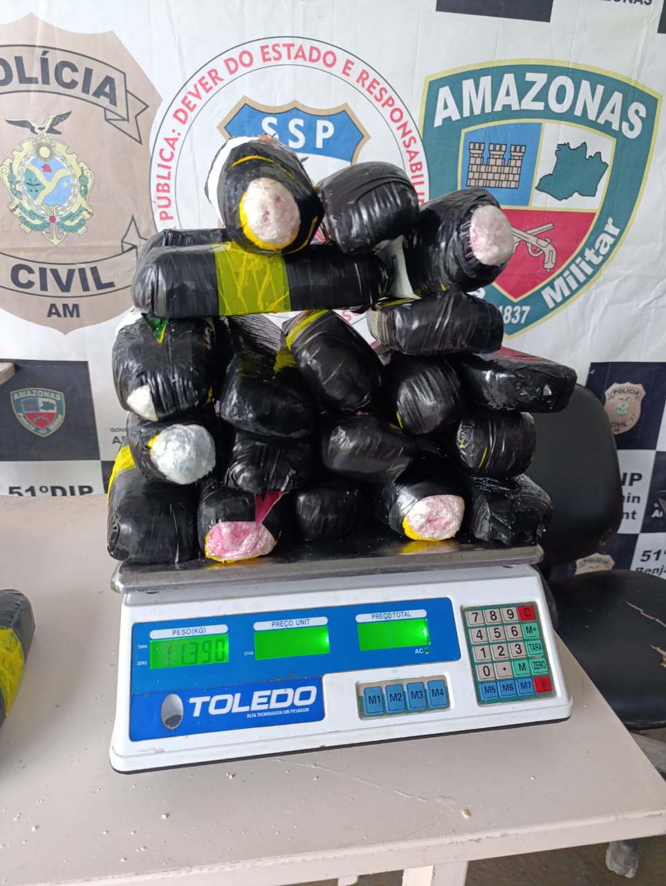 Polícia apreende mais de 21 quilos de drogas dentro de barco em Benjamin Constant