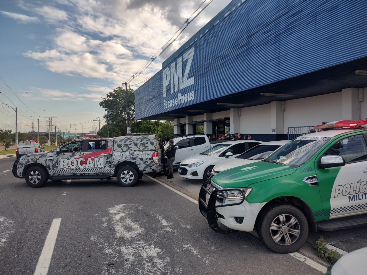 Operação da polícia recaptura foragidos da Justiça e prende suspeito armado