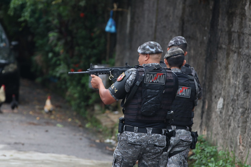 PM apreende armas e drogas em diversos bairros de Manaus