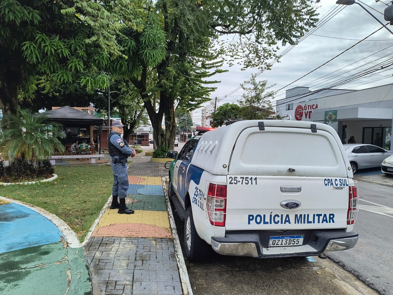 Armada com facas, dupla tenta assaltar loja de pneus no Dom Pedro