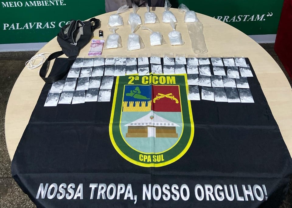 Motociclista é preso com mais de 500 porções de cocaína no Morro da Liberdade