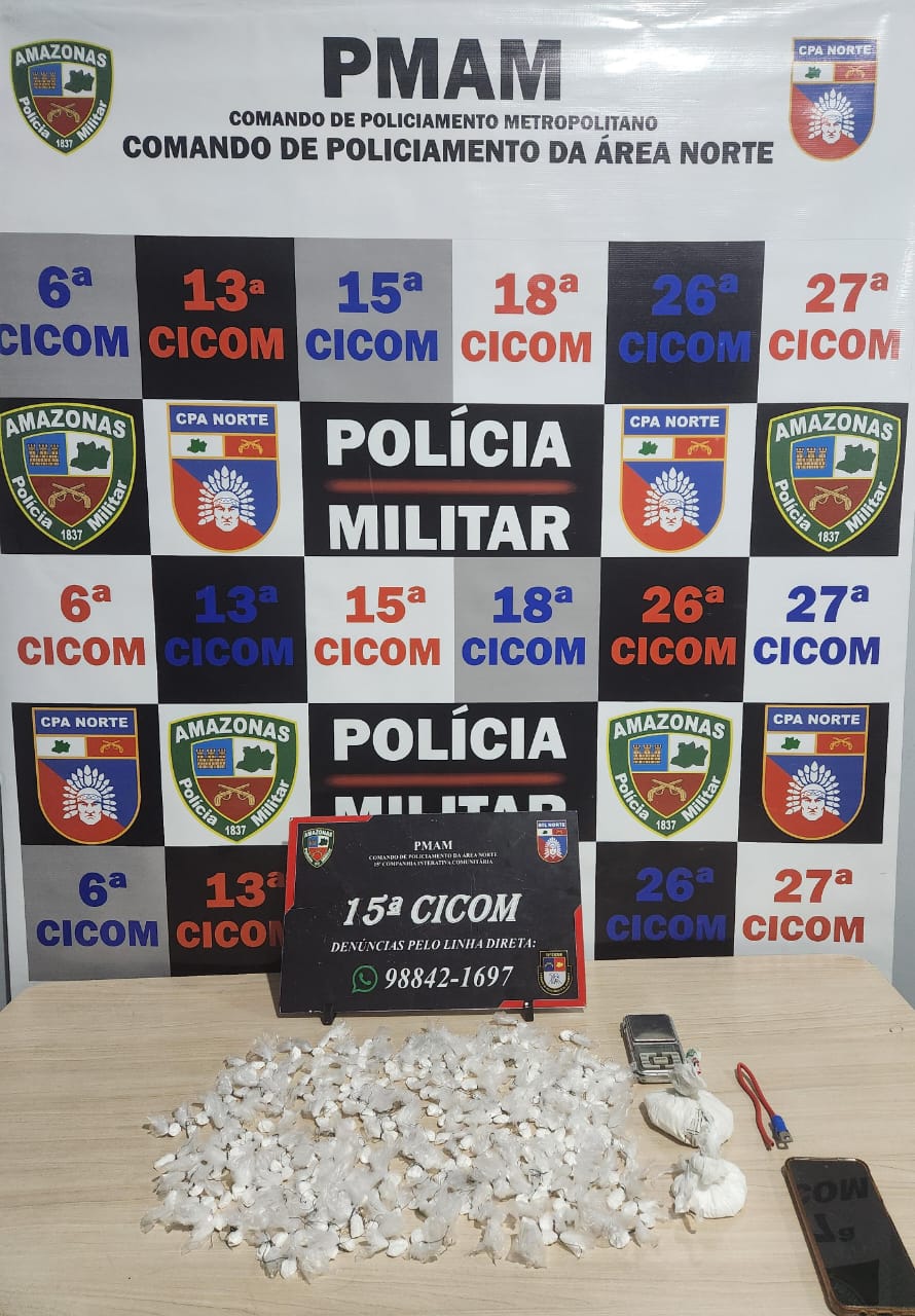 Foragido e comparsa tentam se desfazer de drogas mas acabam presos em Manaus