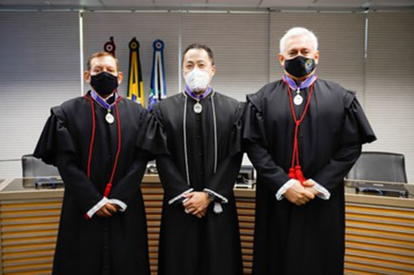 Kon Tsih Wang toma posse como novo desembargador do TRE no Amazonas