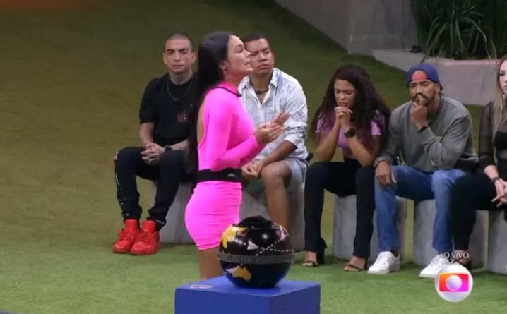 Vídeo: Larissa expõe jogo de Paula e detona sister: 'fala, mas não mente'