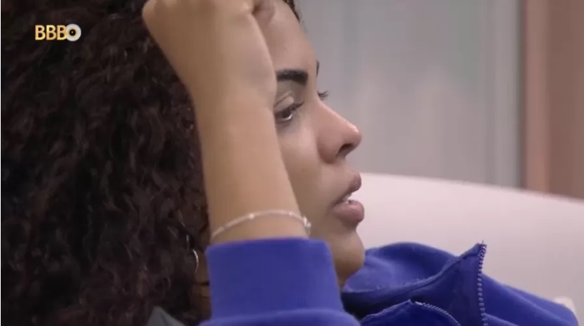Paula promete se afastar de Bruna Griphao caso volte do paredão