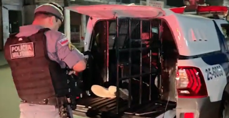 Passageiros são feitos reféns durante assalto ao ônibus 321 em Manaus