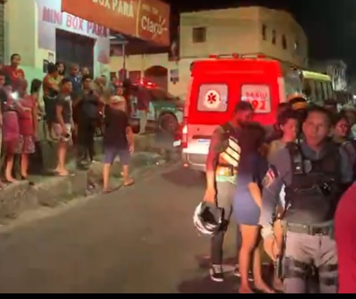 Bandidos são baleados por justiceiro após assalto em terminal de 'amarelinhos' em Manaus