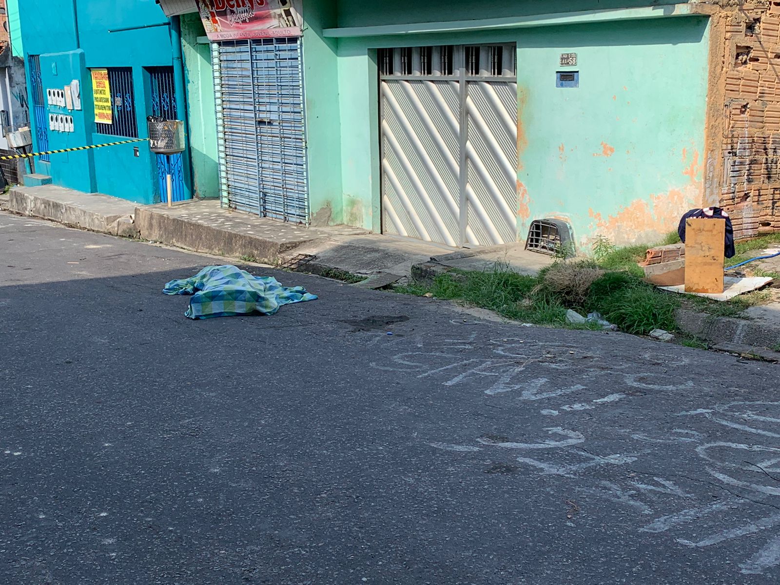 Homem é perseguido por criminosos e executado com tiros de pistola em Manaus