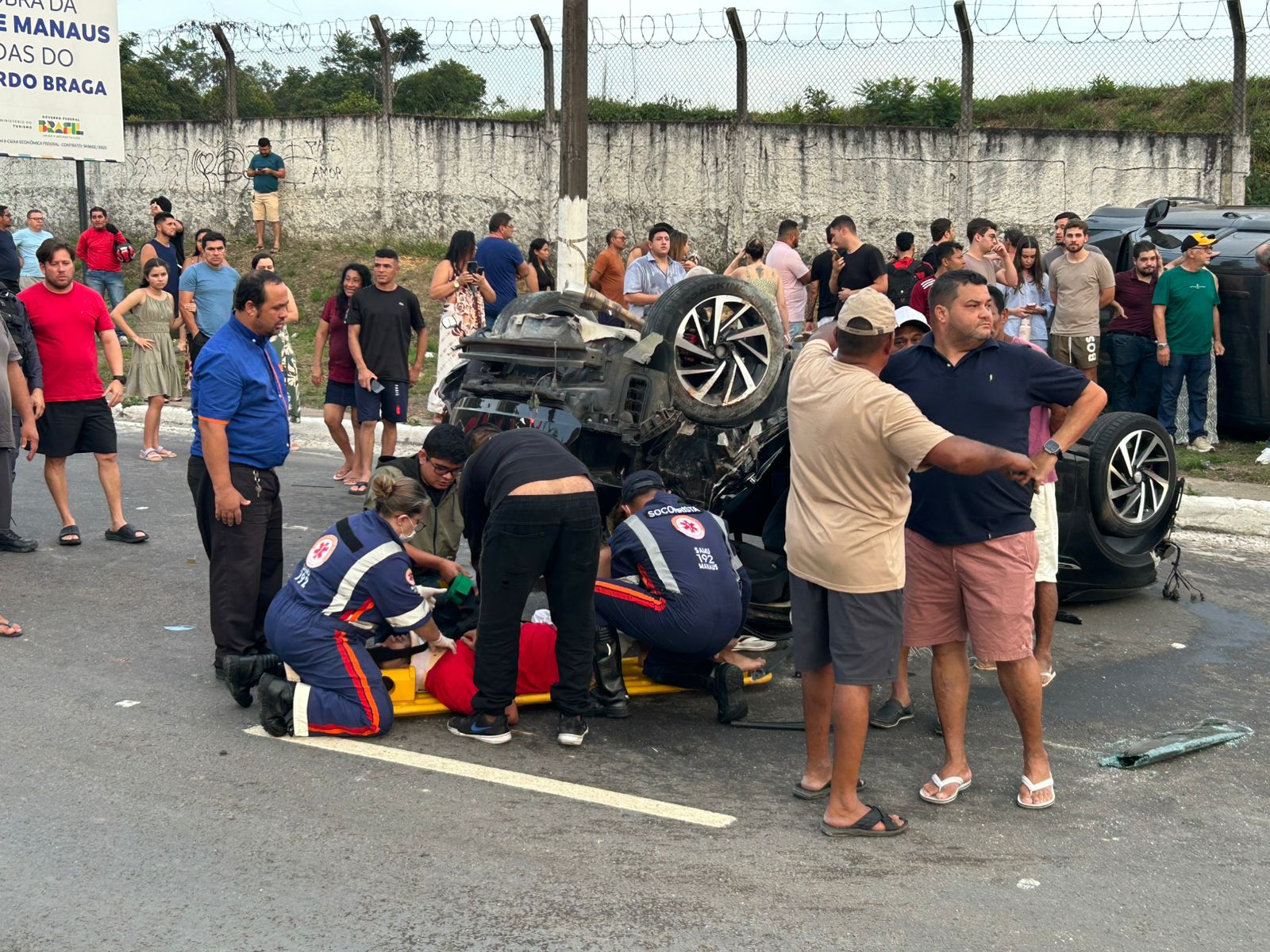 Grave acidente deixa dois mortos e quatro feridos na Avenida do Turismo