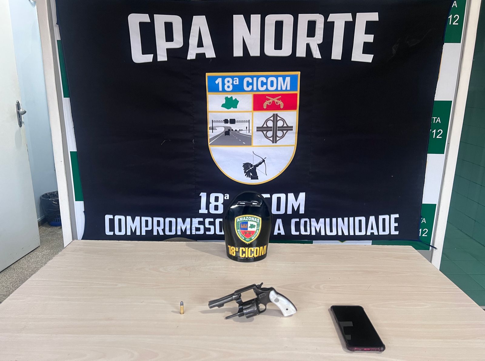 Dupla é presa após fazer arrastões em avenida de Manaus 