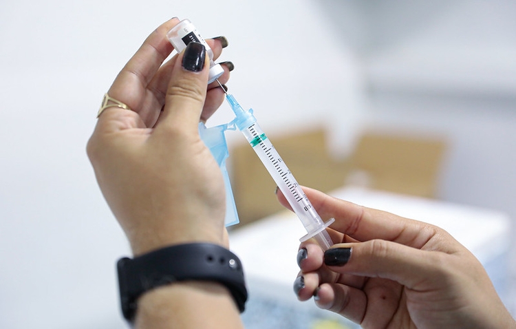 Pfizer pede autorização para aplicar vacina contra Covid em bebês e crianças nos EUA