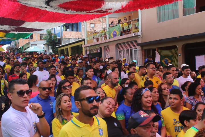 Torcedores invadem ‘Rua da Copa’ no Alvorada para acompanhar Brasil x Croácia