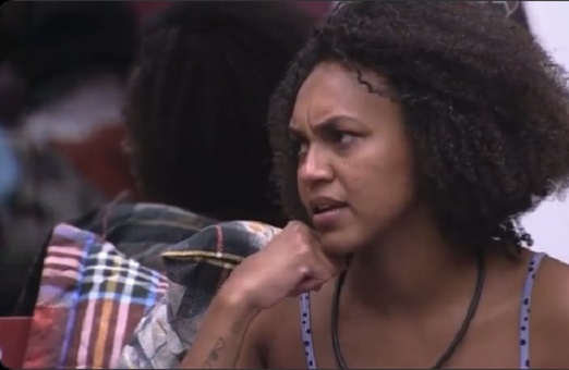 Jessi questiona se brothers a definem como 'retardada' e é repreendida por Douglas