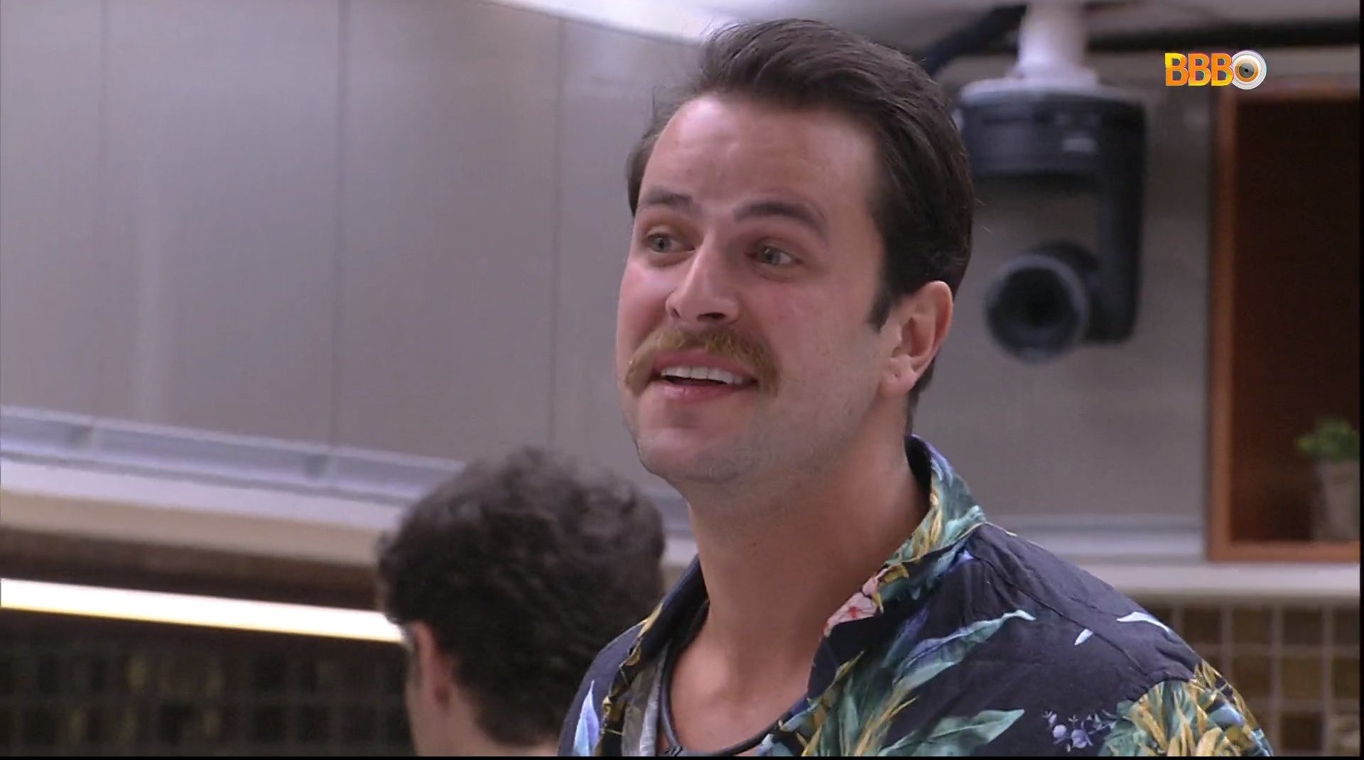 Gustavo alerta Natália sobre Eli: 'pagou de casalzinho para você na última noite e você caiu'