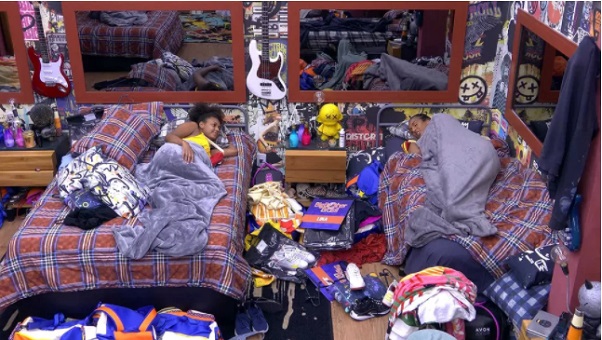 'Estava querendo dar uns beijos nas bocas das galeras', dispara Lina 