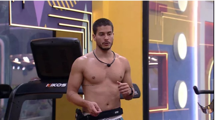 'Acho que a galera que está torcendo por mim votou para ela sair', diz Arthur sobre eliminação de Lina