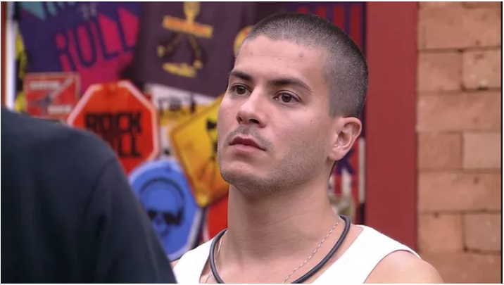 Arthur se revolta após ser o mais votado entre os aliados no BBB22