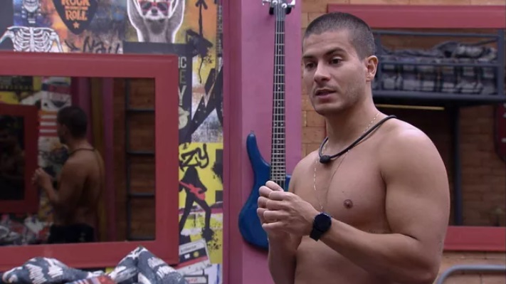 Arthur relata reação de amiga ao contar que ia para o BBB: 'Ficou brava'