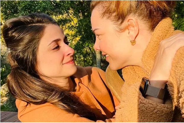 Fernanda Souza assume namoro com Eduarda Porto