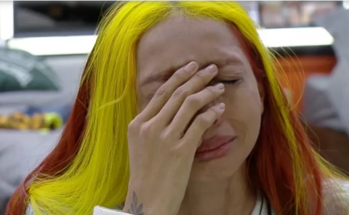 Ruivinha de Marte tem crise de choro e fala em desistir de A Fazenda