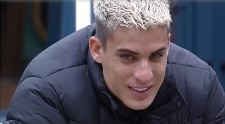 Sem saber de interesse de Tiago Ramos, Deolane pergunta com quem ele ficaria em A Fazenda