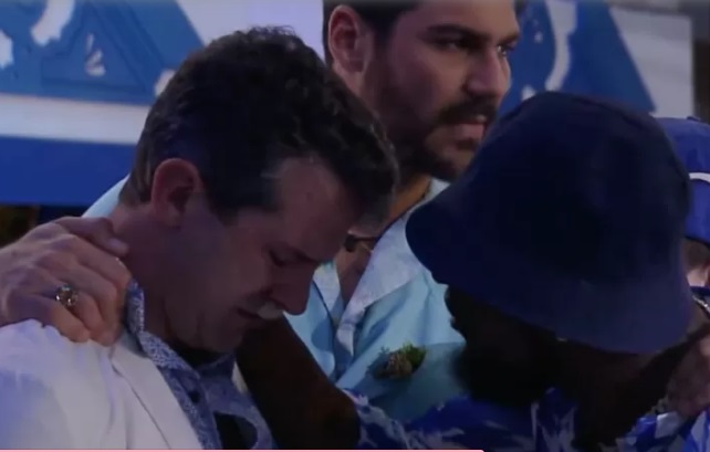 Iran Malfitano chora por ex-mulher durante festa em A Fazenda: 'Eu errei'