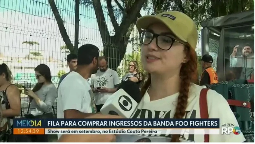 Fã do Foo Fighters deixa repórter sem graça ao comemorar 'prisão' de Bolsonaro; vídeo