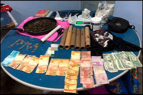 Polícia estoura boca de fumo e apreende dólares com traficante no Amazonas