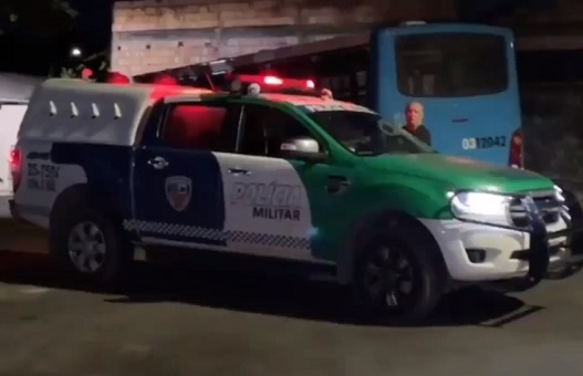 Cobrador leva coronhadas durante assalto a ônibus da linha 427 em Manaus