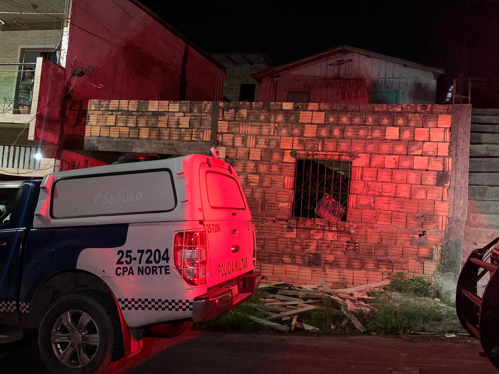 Criminosos invadem casa e matam homem com 17 tiros em Manaus