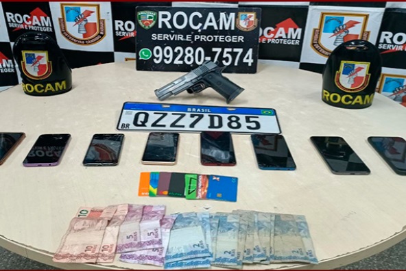 Assaltantes são presos com arma e celulares após arrastão em Manaus
