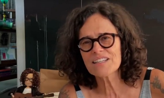 Zélia Duncan manda recado para Valadão: 'Ou se assume ou deixa a gente em paz'