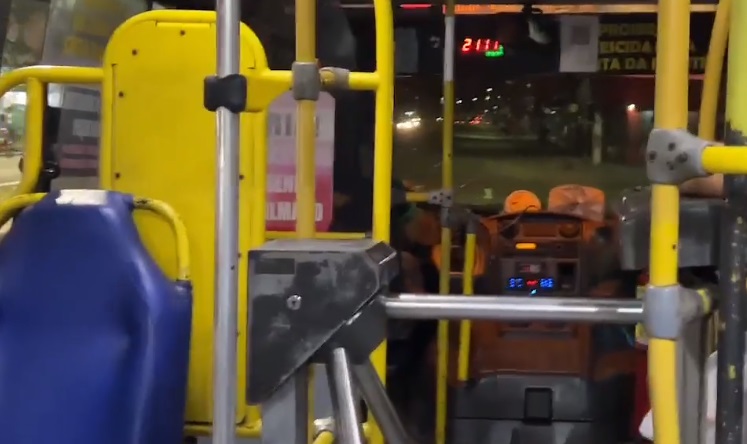 Passageiro é espancado após reagir a assalto  em Amarelinho em Manaus