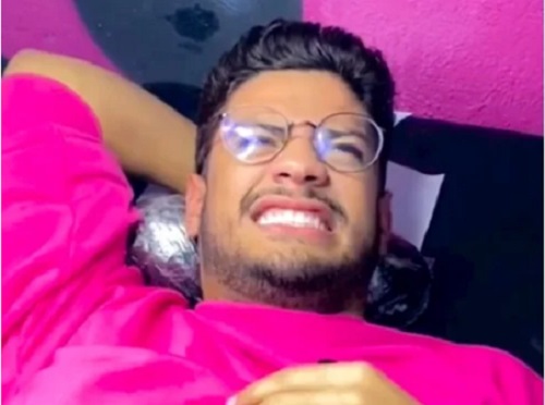 Ex-BBB Gabriel Santana faz tatuagem ousada em região íntima