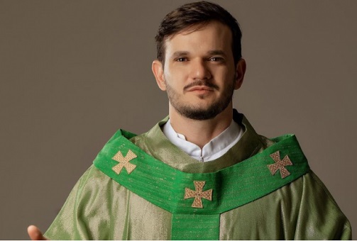 Padre Patrick Fernandes revela quanto ganha na igreja