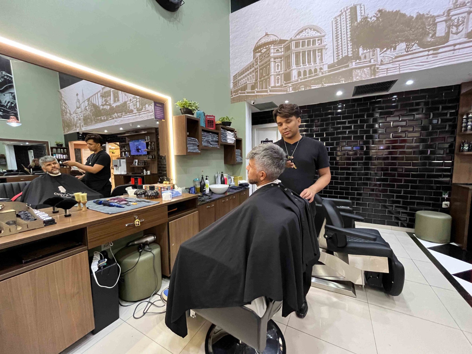 Dia dos Pais tem kit de autocuidado e sorteio para corte de cabelo e barba com visagista em Manaus