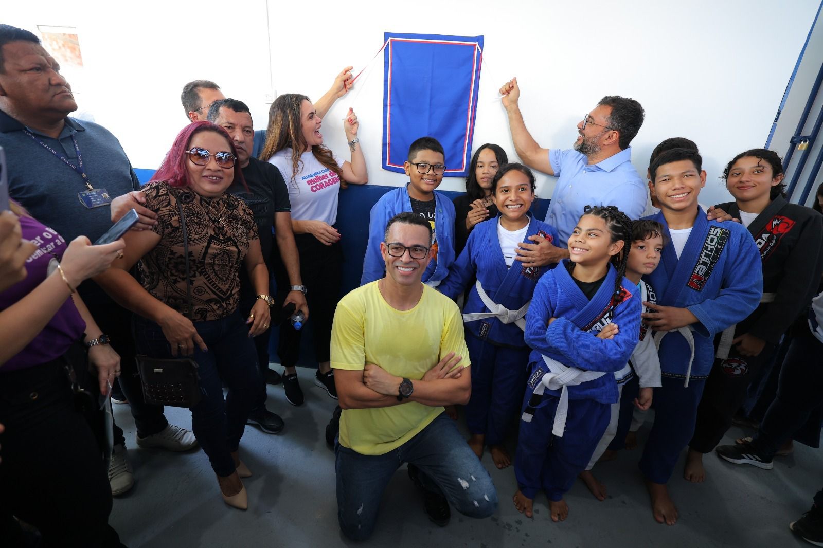 Wilson Lima entrega quadra revitalizada na comunidade ‘Jesus Me Deu’