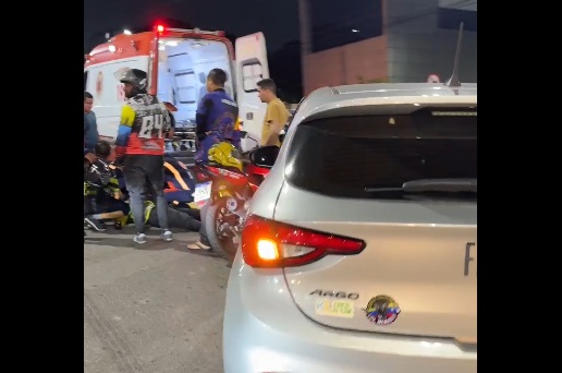 Motociclista de app fica gravemente ferido ao ser atingido por carro na Avenida Mario Ypiranga