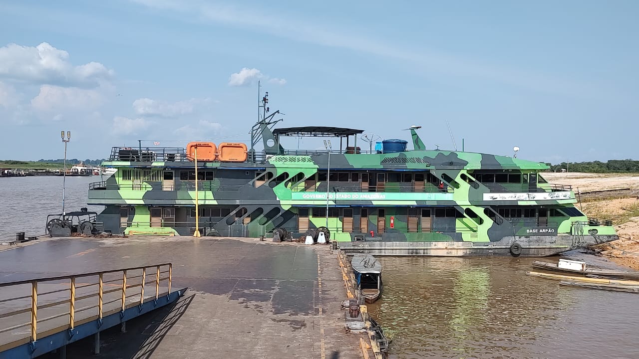 Suspeito de estuprar adolescente autista é preso dentro de barco nas proximidades de Codajás