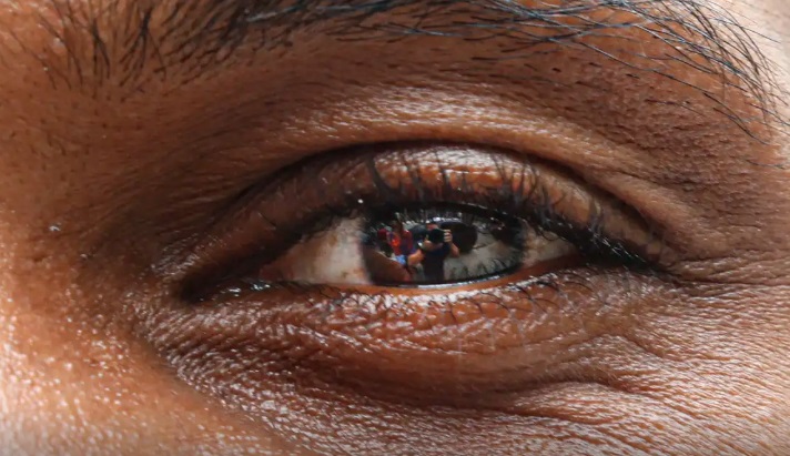 Pessoas desconhecem riscos ao escanear a íris, alertam especialistas