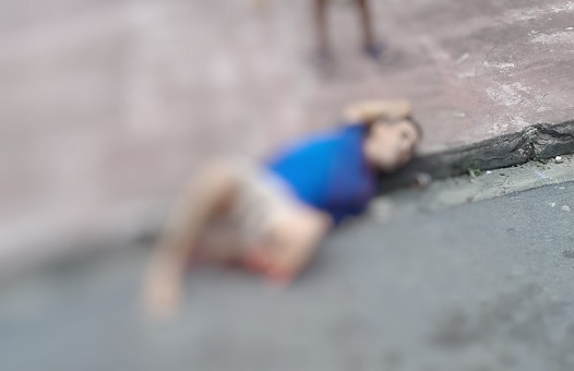 Durante fuga de criminosos, homem é atropelado e tem a perna dilacerada em Manaus