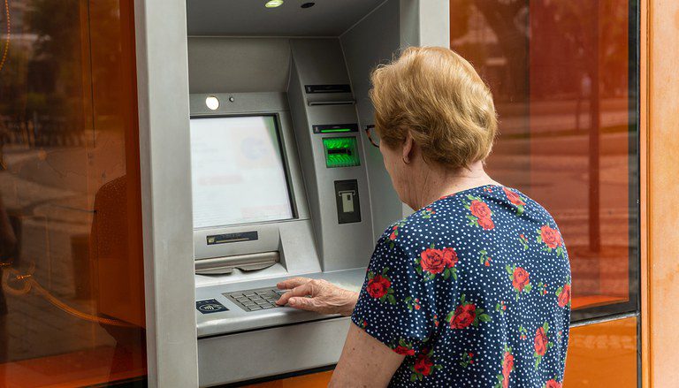 Aposentados e pensionistas poderão consultar antecipação do 13º a partir da próxima semana