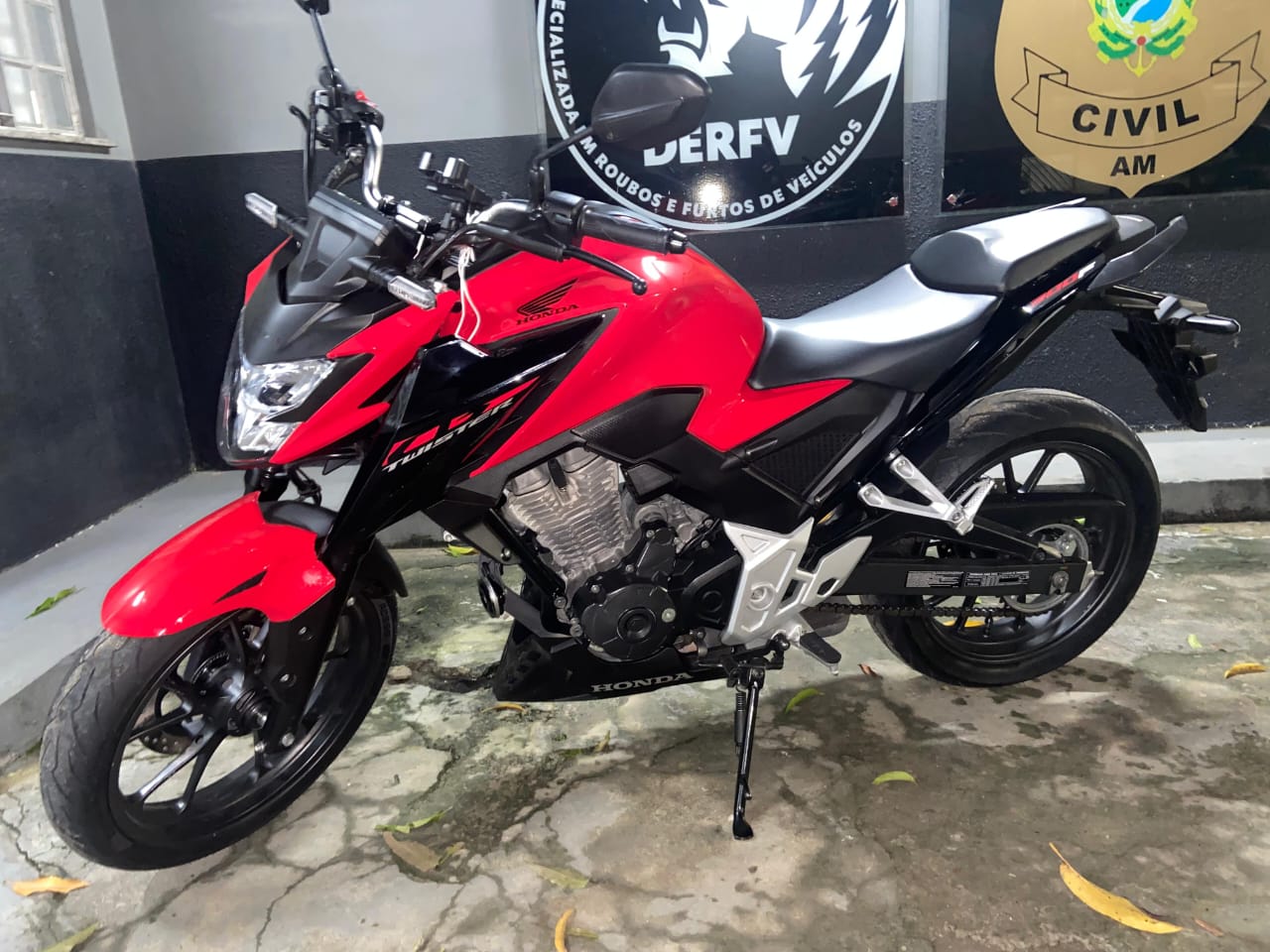 Polícia prende quatro pessoas e recupera quatro veículos roubados em Manaus