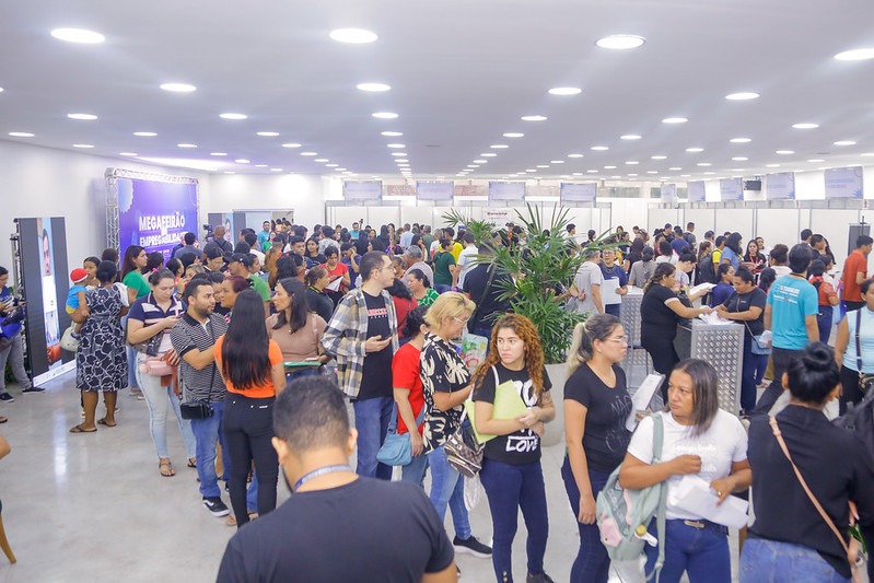 Mais de 5 mil atendimentos são realizados no 1º dia do Megafeirão de Empregabilidade em Manaus