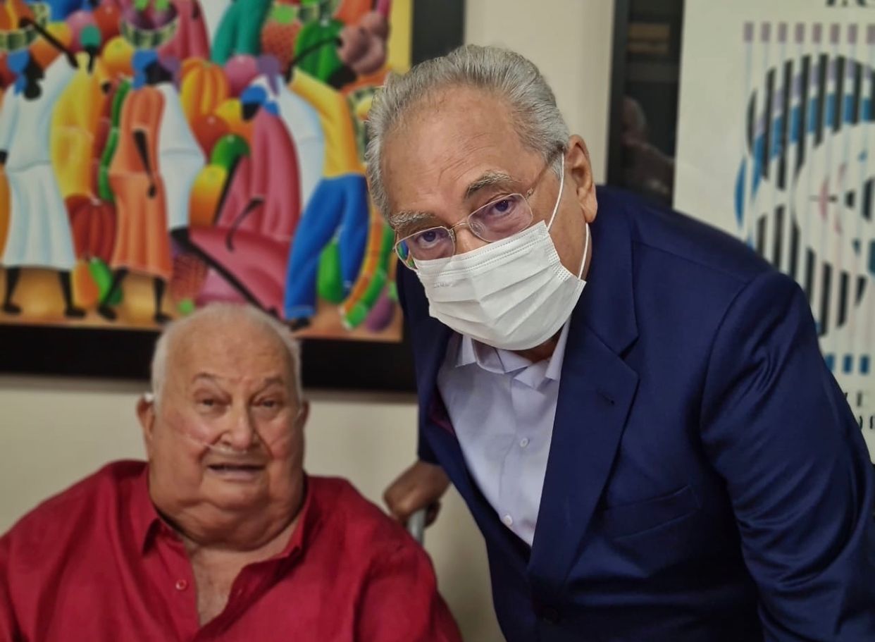 Amazonino posta foto do último encontro com Saul Benchimol, fundador da Bemol e Fogás