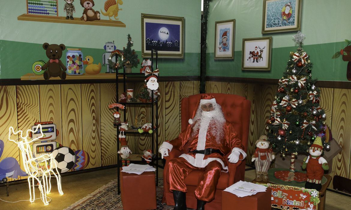 Prazo para adoção de cartinha para Papai Noel dos Correios termina hoje